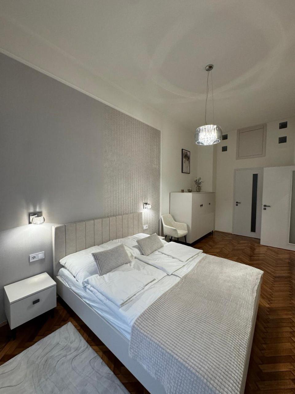 Astra Lux Bp Apartmán