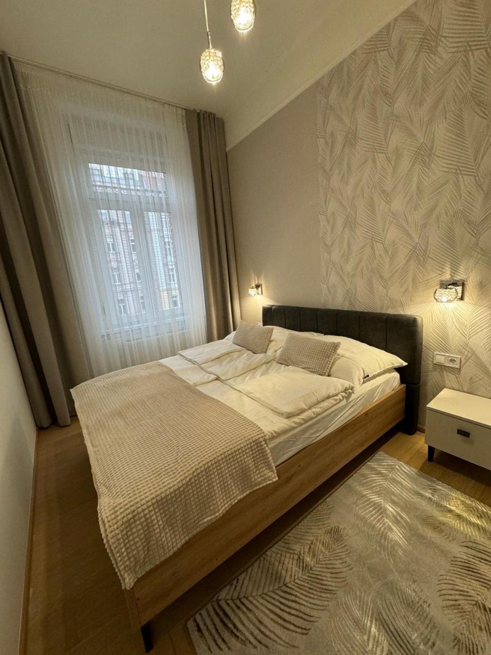 Astra Lux Bp * Budapešť