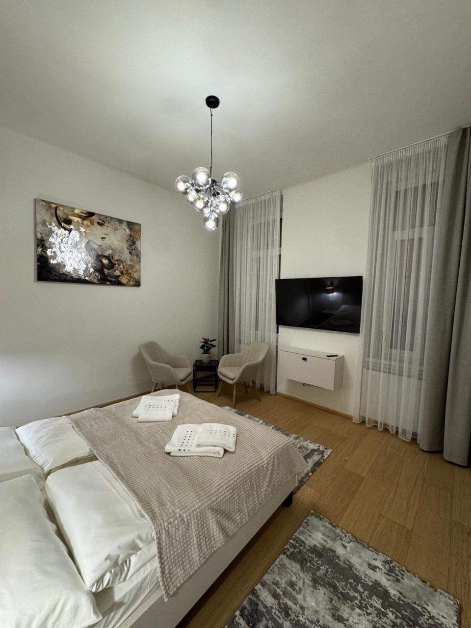 Astra Lux Bp * Budapešť